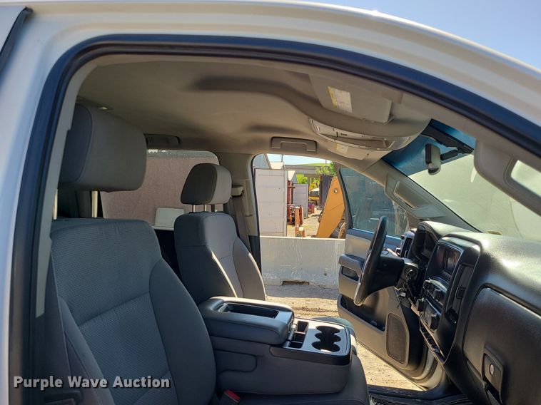 image for item MX9731 2015 GMC Sierra 3500HD  Crew Cab flatbed pickup truck