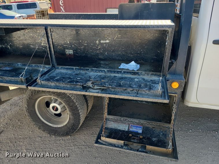 image for item MX9731 2015 GMC Sierra 3500HD  Crew Cab flatbed pickup truck