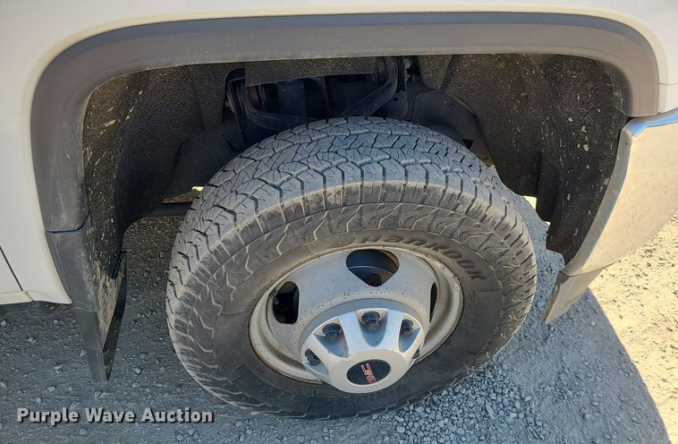 image for item MX9731 2015 GMC Sierra 3500HD  Crew Cab flatbed pickup truck