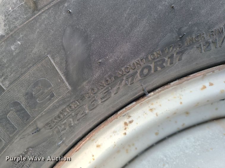 image for item MX9731 2015 GMC Sierra 3500HD  Crew Cab flatbed pickup truck