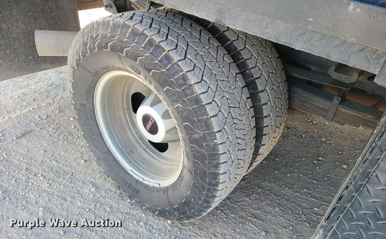 image for item MX9731 2015 GMC Sierra 3500HD  Crew Cab flatbed pickup truck