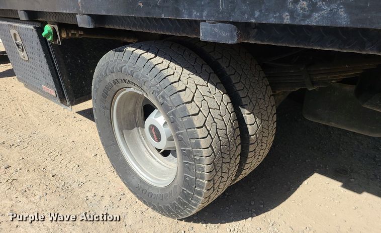 image for item MX9731 2015 GMC Sierra 3500HD  Crew Cab flatbed pickup truck