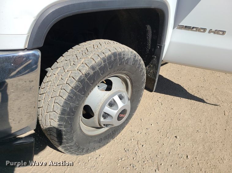 image for item MX9731 2015 GMC Sierra 3500HD  Crew Cab flatbed pickup truck