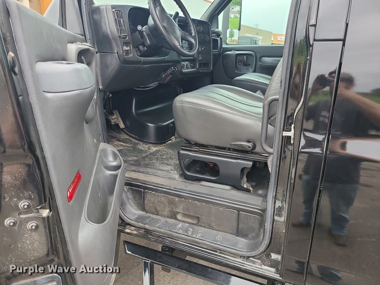 image for item MX9778 2008 Chevrolet C5500  flatbed truck