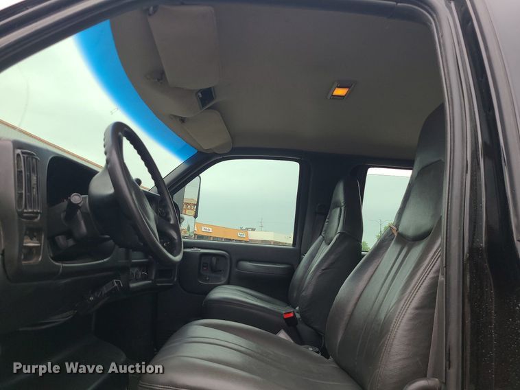 image for item MX9778 2008 Chevrolet C5500  flatbed truck