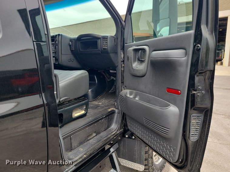 image for item MX9778 2008 Chevrolet C5500  flatbed truck