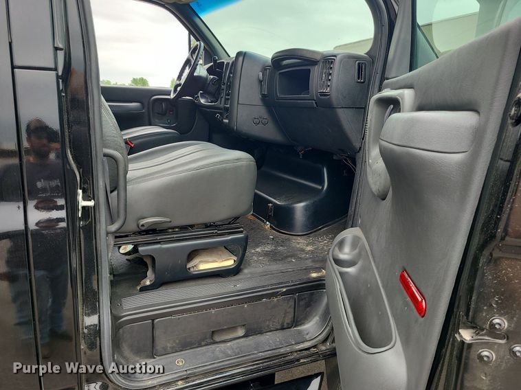 image for item MX9778 2008 Chevrolet C5500  flatbed truck