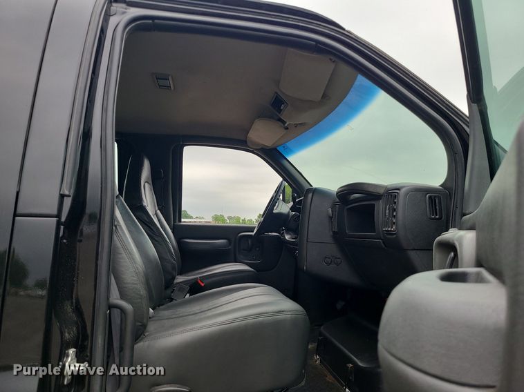 image for item MX9778 2008 Chevrolet C5500  flatbed truck