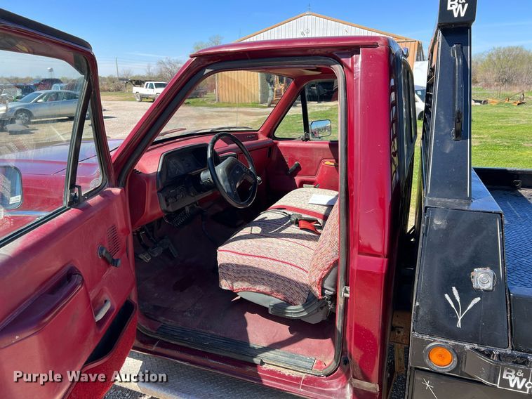 image for item MY9676 1989 Ford F250  bale bed pickup truck