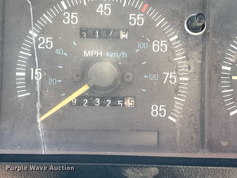 image for item MY9676 1989 Ford F250  bale bed pickup truck