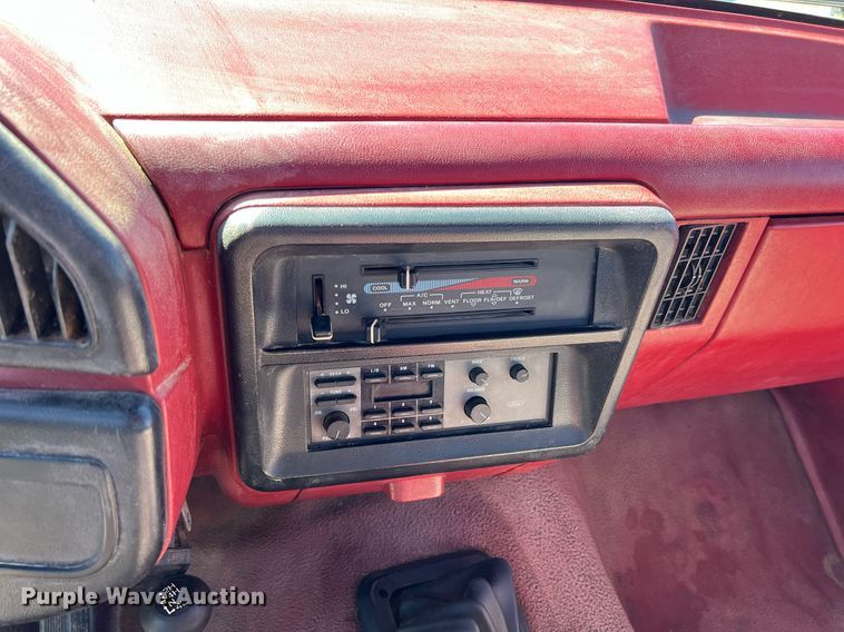 image for item MY9676 1989 Ford F250  bale bed pickup truck