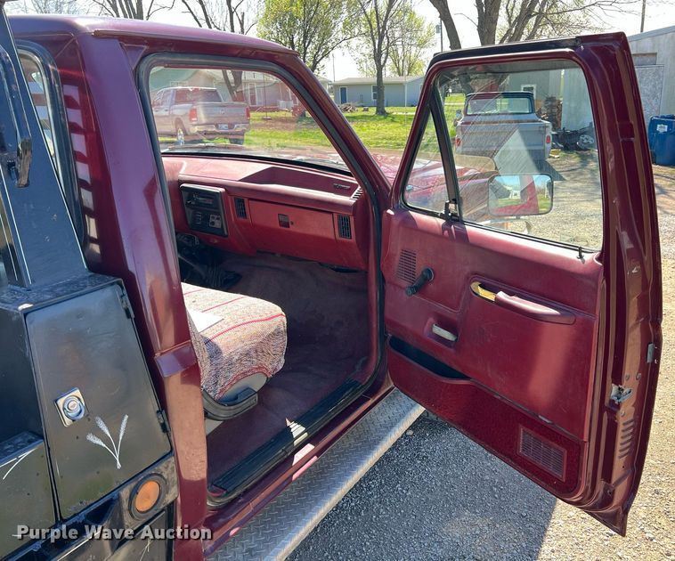 image for item MY9676 1989 Ford F250  bale bed pickup truck