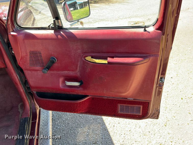 image for item MY9676 1989 Ford F250  bale bed pickup truck