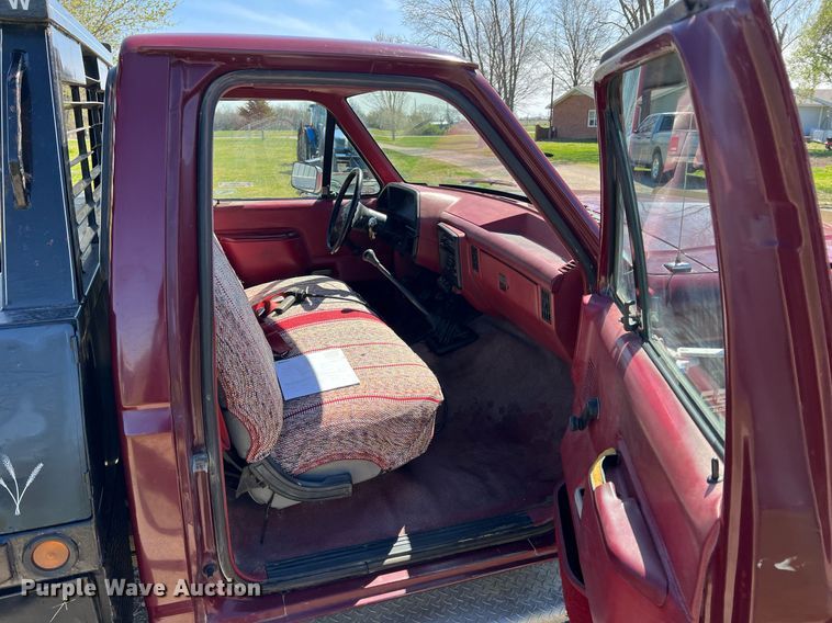 image for item MY9676 1989 Ford F250  bale bed pickup truck