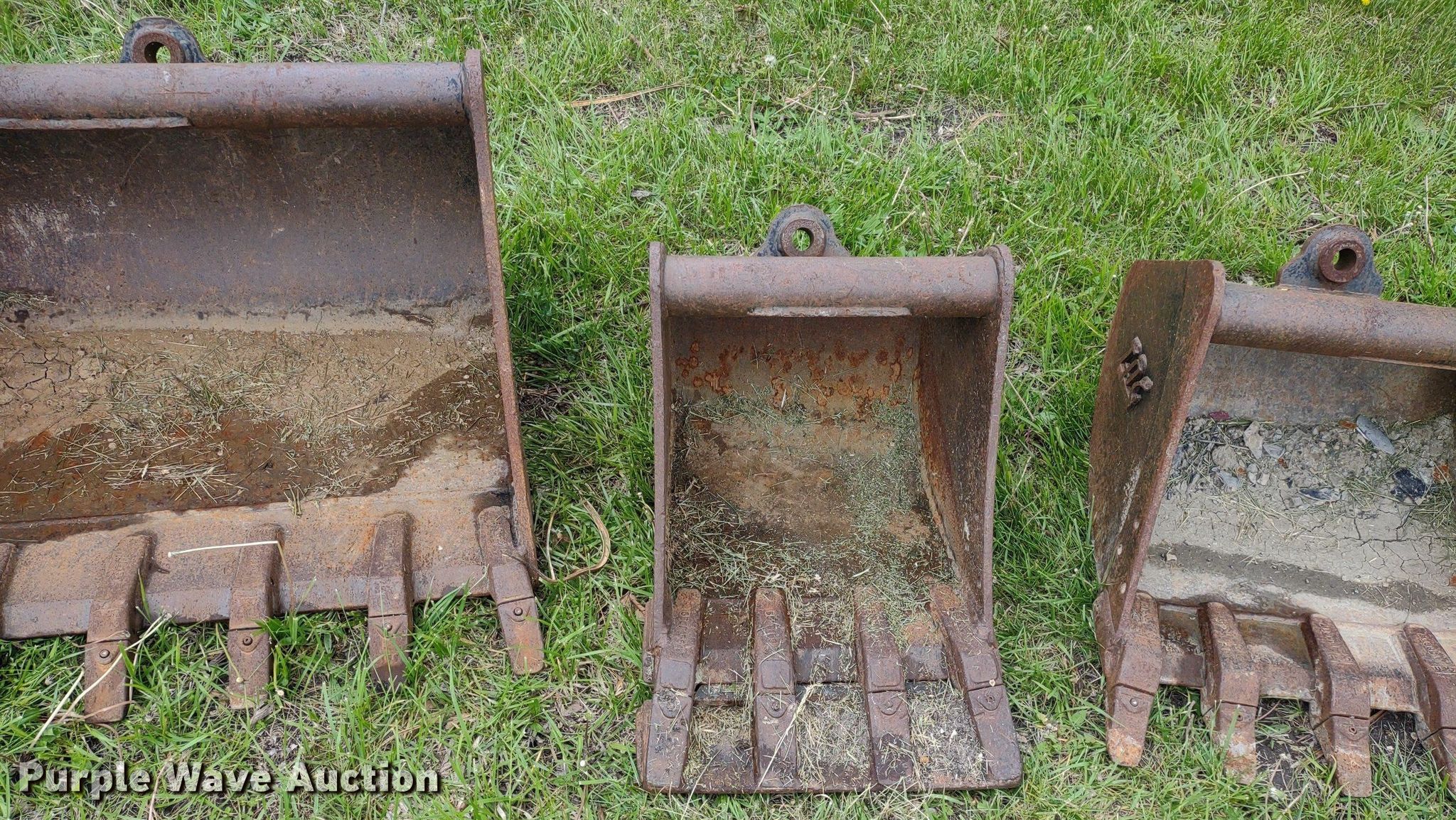 (3) TAG mini excavator buckets in Americus, KS Item DQ1712 sold