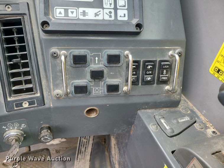 image for item DC6083 2011 Tadano GR300XL  crane