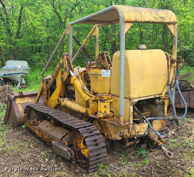 image for item DC6084 Caterpillar 933  track loader