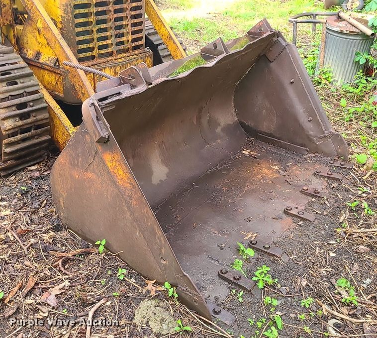 image for item DC6084 Caterpillar 933  track loader