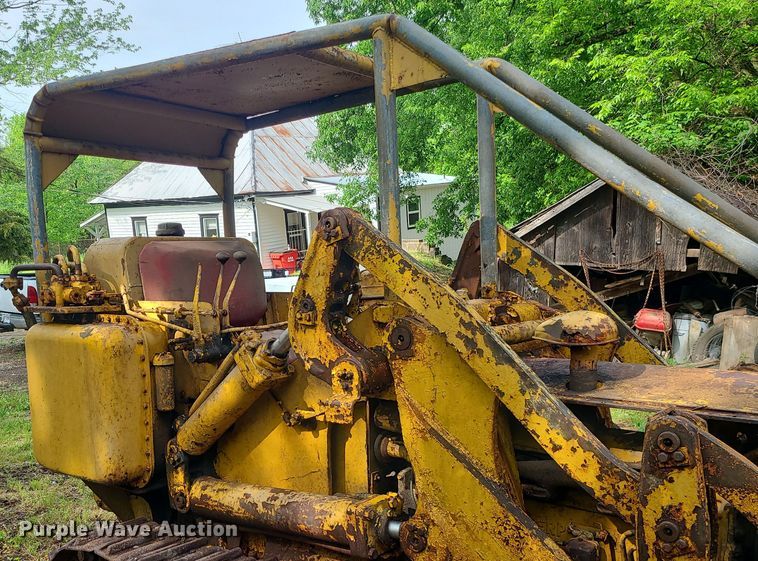 image for item DC6084 Caterpillar 933  track loader