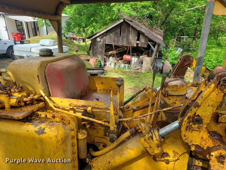 image for item DC6084 Caterpillar 933  track loader