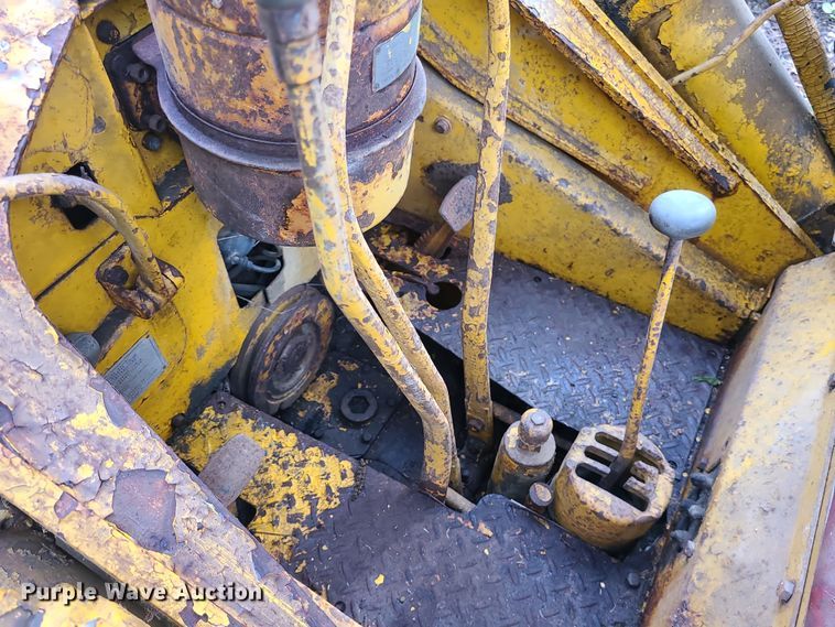 image for item DC6084 Caterpillar 933  track loader