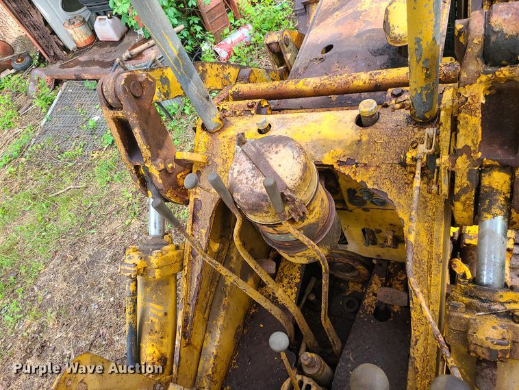 image for item DC6084 Caterpillar 933  track loader