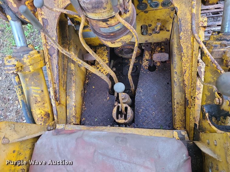 image for item DC6084 Caterpillar 933  track loader