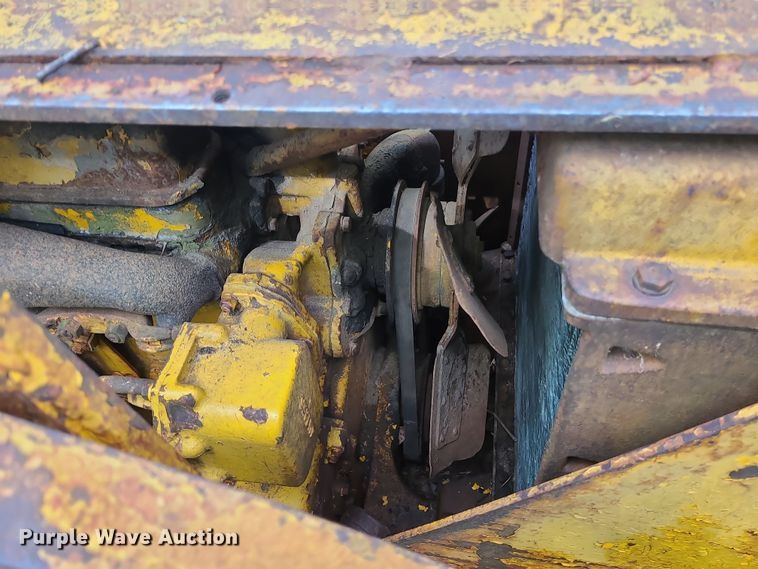 image for item DC6084 Caterpillar 933  track loader