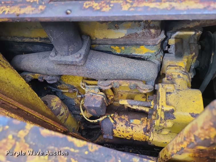 image for item DC6084 Caterpillar 933  track loader