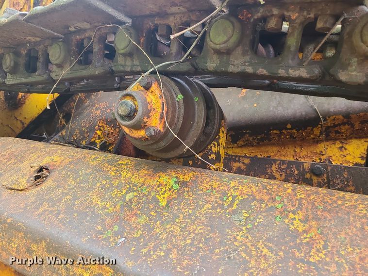 image for item DC6084 Caterpillar 933  track loader