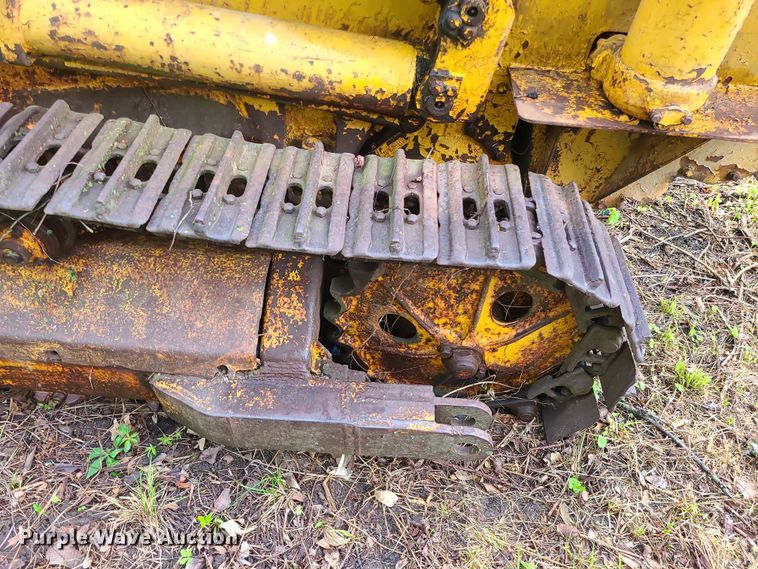 image for item DC6084 Caterpillar 933  track loader