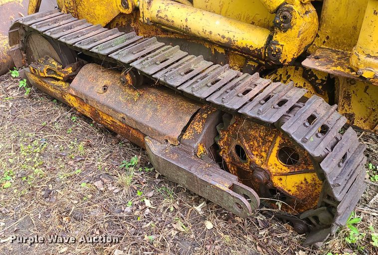 image for item DC6084 Caterpillar 933  track loader
