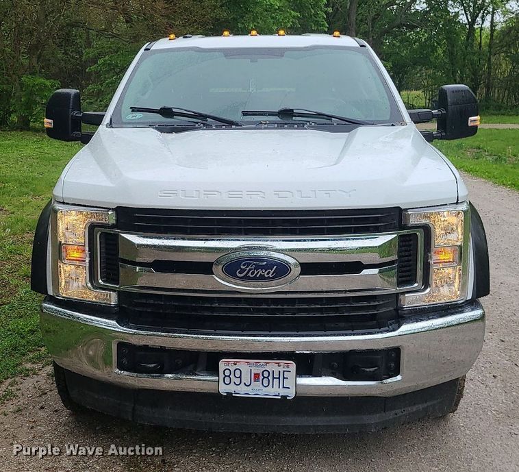 image for item DC6086 2019  Ford F350 Super Duty XLT  Crew Cab pickup truck