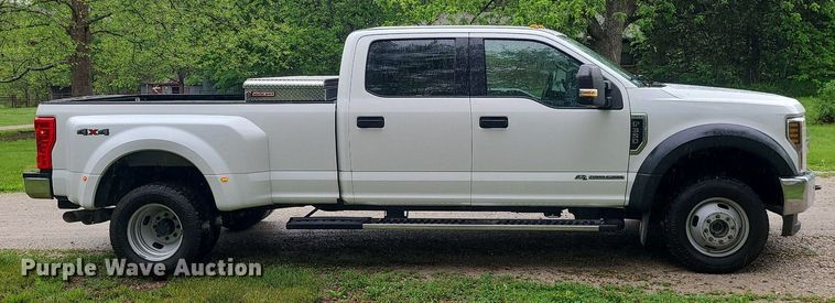 image for item DC6086 2019  Ford F350 Super Duty XLT  Crew Cab pickup truck