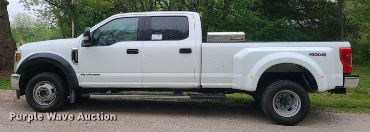 image for item DC6086 2019  Ford F350 Super Duty XLT  Crew Cab pickup truck