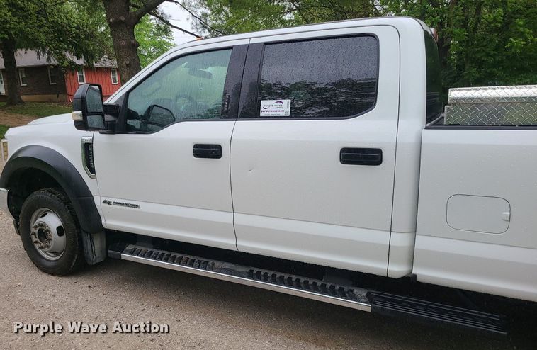image for item DC6086 2019  Ford F350 Super Duty XLT  Crew Cab pickup truck