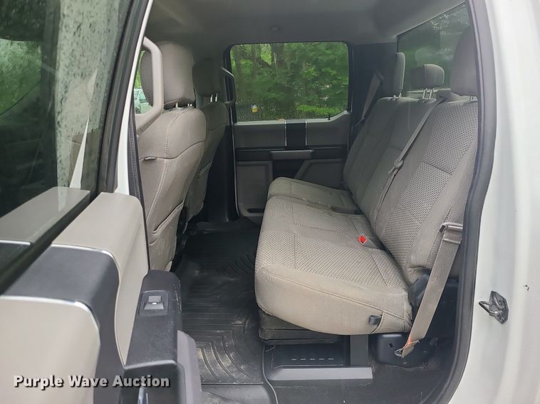 image for item DC6086 2019  Ford F350 Super Duty XLT  Crew Cab pickup truck