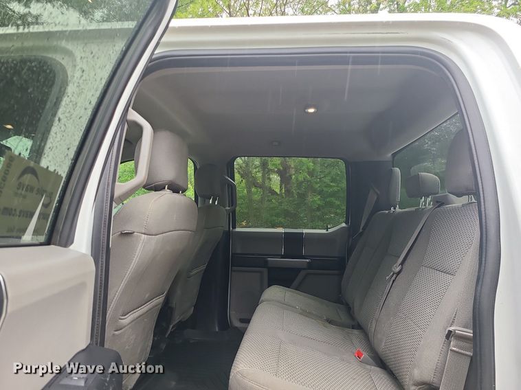 image for item DC6086 2019  Ford F350 Super Duty XLT  Crew Cab pickup truck