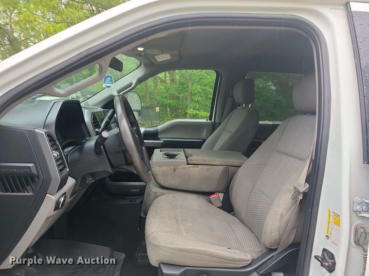 image for item DC6086 2019  Ford F350 Super Duty XLT  Crew Cab pickup truck