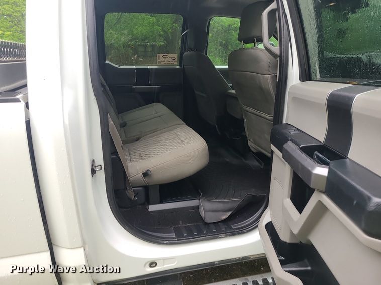 image for item DC6086 2019  Ford F350 Super Duty XLT  Crew Cab pickup truck