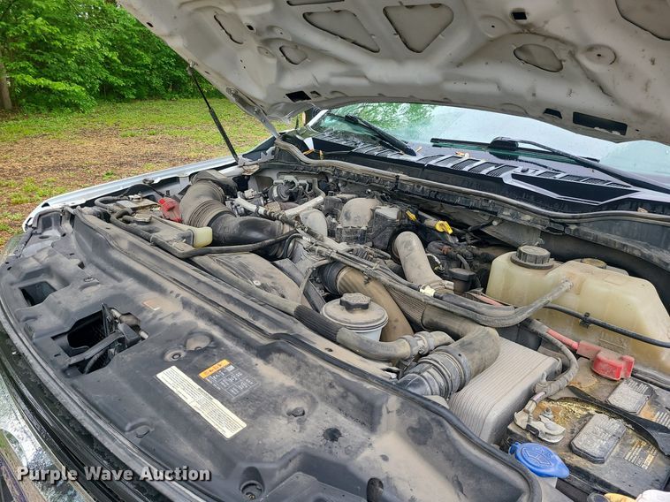 image for item DC6086 2019  Ford F350 Super Duty XLT  Crew Cab pickup truck