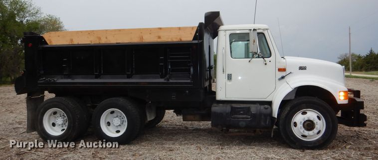 image for item DK1901 1997 International 4900  dump truck