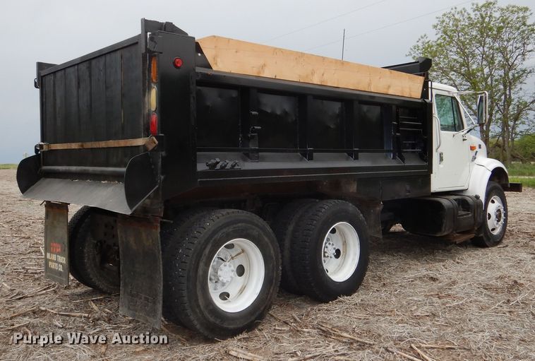 image for item DK1901 1997 International 4900  dump truck