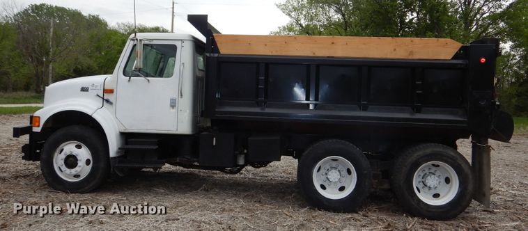 image for item DK1901 1997 International 4900  dump truck