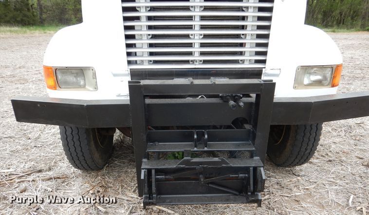 image for item DK1901 1997 International 4900  dump truck