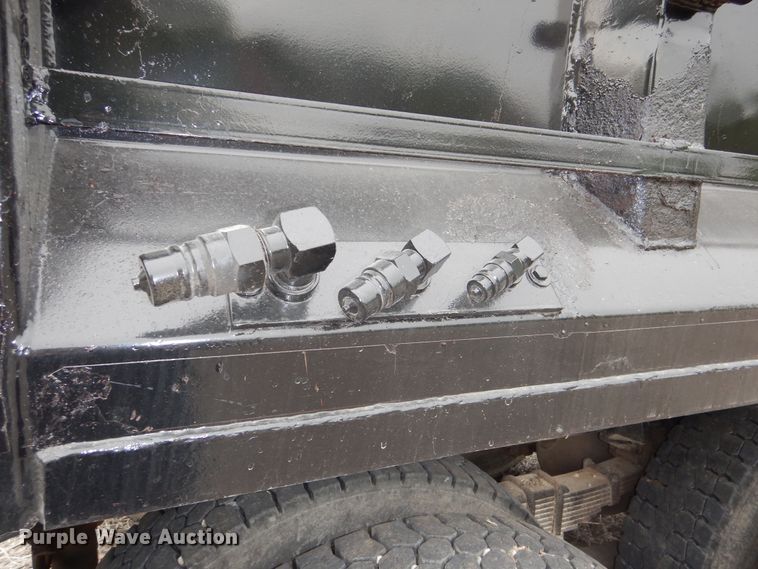 image for item DK1901 1997 International 4900  dump truck