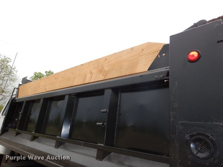 image for item DK1901 1997 International 4900  dump truck