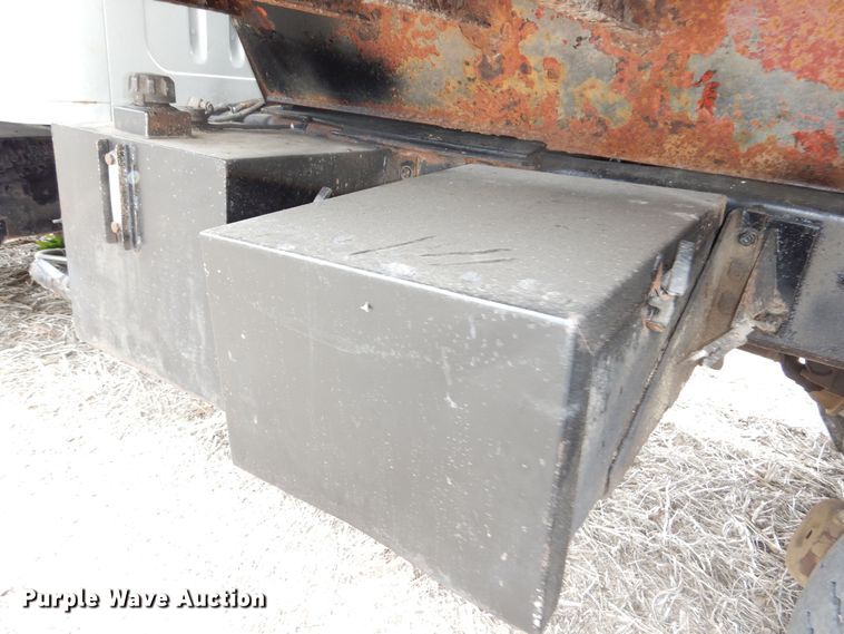 image for item DK1901 1997 International 4900  dump truck