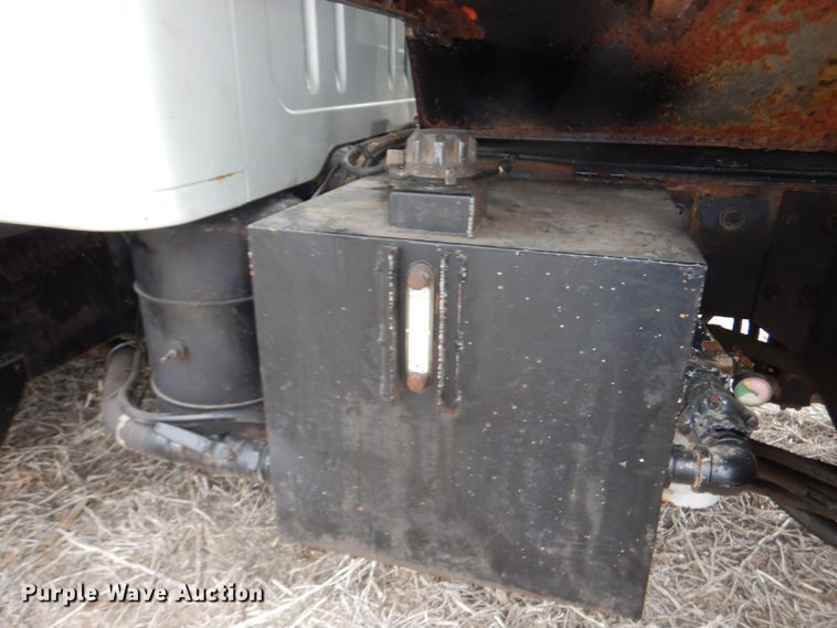 image for item DK1901 1997 International 4900  dump truck