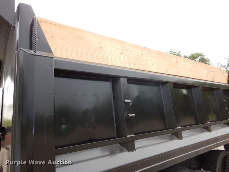 image for item DK1901 1997 International 4900  dump truck